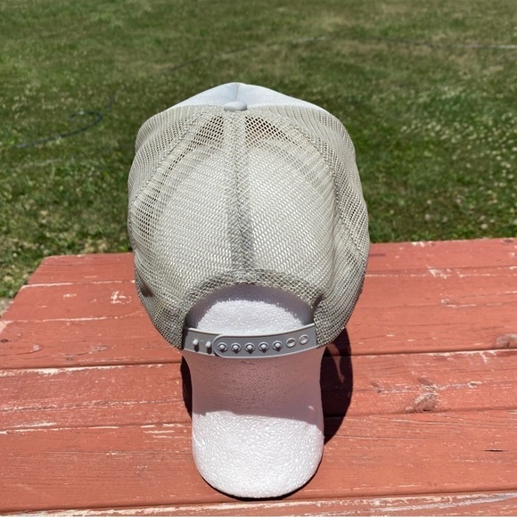 Vintage Las Vegas Snap Back Mesh Trucker Hat Gray Men’s Streetwear Spell Out - Picture 4 of 9